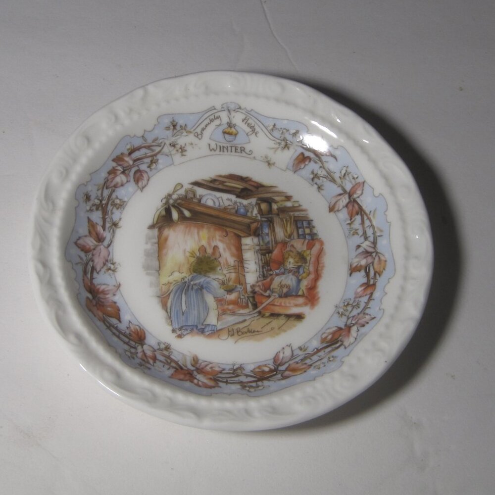 1983 Royal Doulton, Brambly Hedge, winter tea Plate by Jill Barklem England 5”